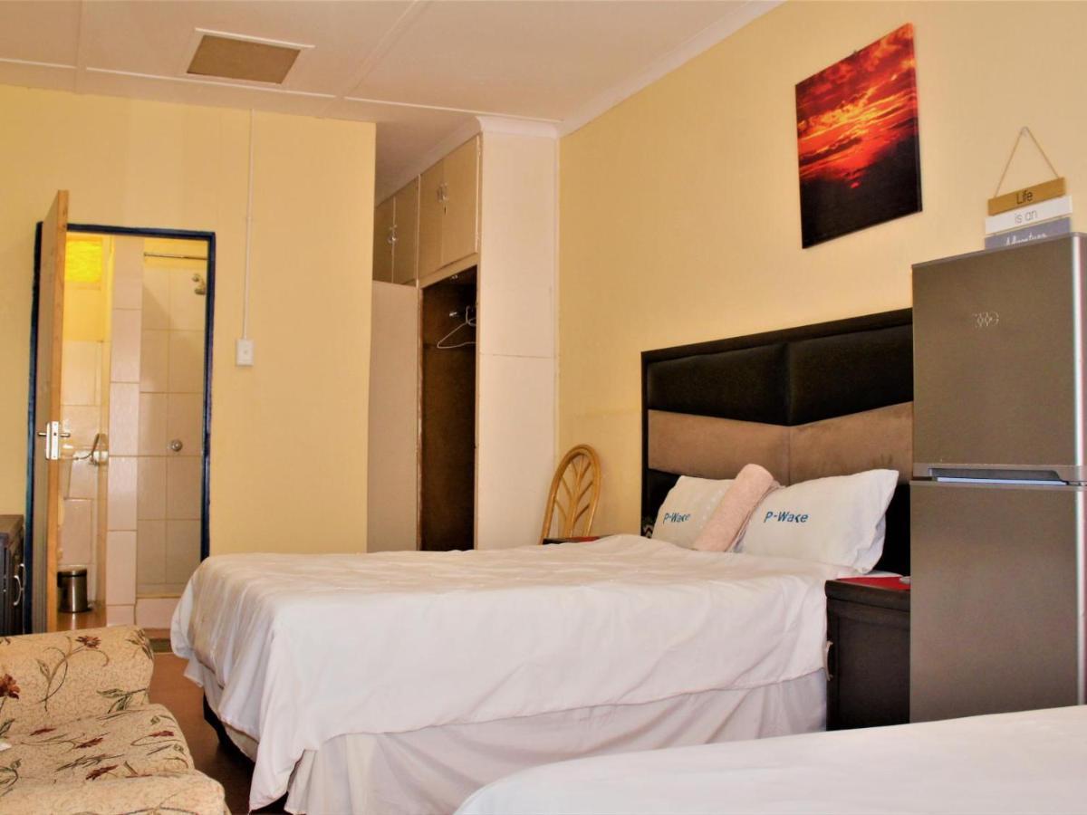 P Wake Guesthouse Opuwo Habitación foto